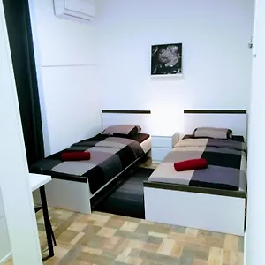 https://pula-center-studio-apartments.in-istria.net